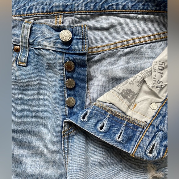 Levi’s 501 25x28 Slim Taper Light Wash Distressed Cut Off Button Fly Crop - Picture 6 of 14